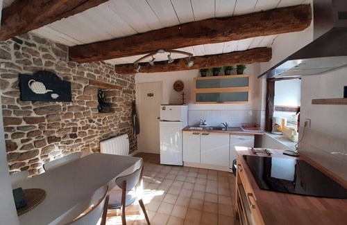 Saint-Helen Cottage | In the grounds of a manor house