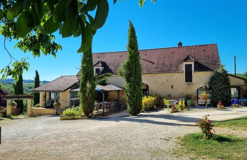 Salignac-Eyvignes Bed & Breakfast | In the heart of Périgord Noir, lovely suite with heated pool