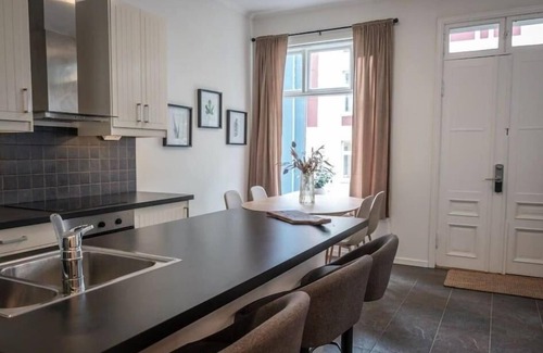 Alesund Apartment | In the Heart of Brosundet! Fully Equipped 3 Bed Room Ap