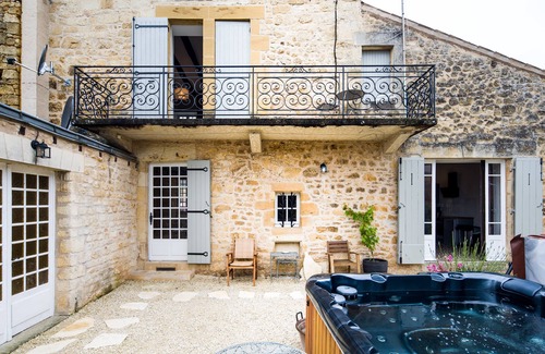 Domme House | In the heart of Domme, a charming house with garden and jacuzzi