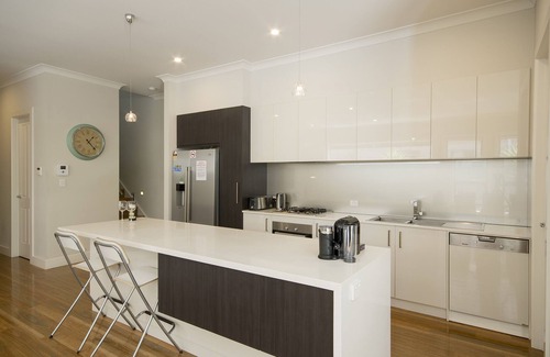 Glenelg House | In the Heart of Glenelg at Gordon St Villas