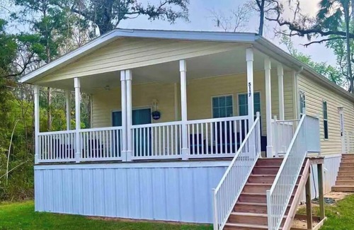 Homosassa Cottage | In the heart of Homosassa, close to all the local spots. Old Florida feeling.
