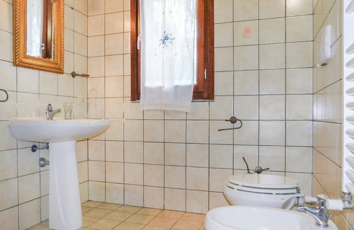 Roccastrada House | In the heart of the countryside of Grosseto and not too far from the sea, this pleasant apartment is