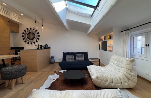 Old Town Apartment | IN THE HEART OF THE VILLAGE OF SAINT-TROPEZ