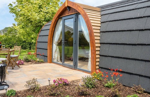 Morwellham Cabin | In the heart of the countryside close to the river Tamar & offers tranquillity