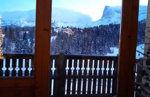 Saint-Etienne-en-Devoluy Apartment | In the heart of the resort, south-facing terrace, tastefully decorated, T2 sleeps 4. All on foot.