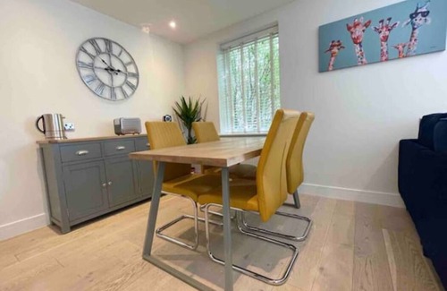 Windsor City Centre Apartment | In the heart of Windsor, a spacious and light 2bed, 2bath, very near the Castle