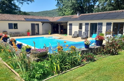 Creysse Cottage | In the LOT, near MARTEL fully renovated gîte with swimming pool