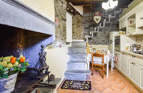 Stazzema House | In the mountain village of Pruno welcomes you this authentic stone house.
