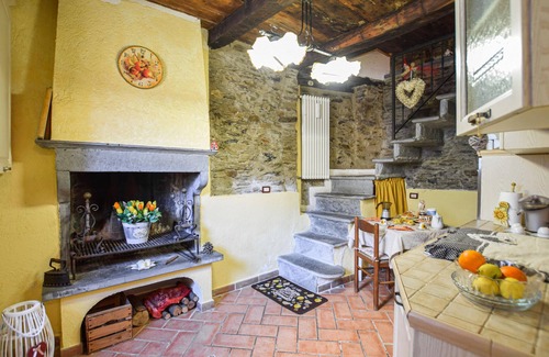 Stazzema House | In the mountain village of Pruno welcomes you this authentic stone house.