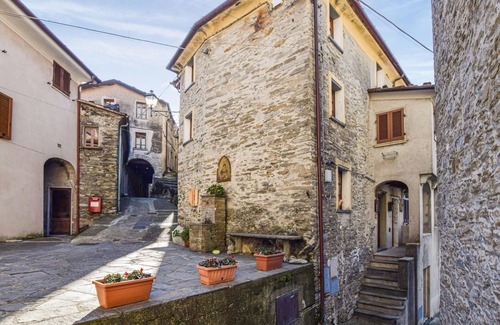 Stazzema House | In the mountain village of Pruno welcomes you this authentic stone house.