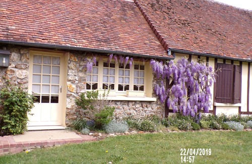 Unverre House | In the Pays de Brou single storey house in the countryside in Unverre
