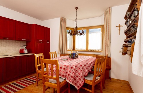 Riscone Apartment | In the quiet of Reischach Tyrolean-style apartment along the bike path
