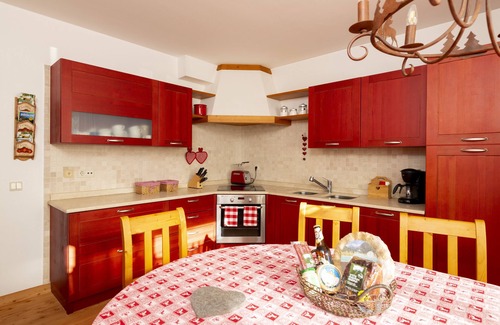 Riscone Apartment | In the quiet of Reischach Tyrolean-style apartment along the bike path