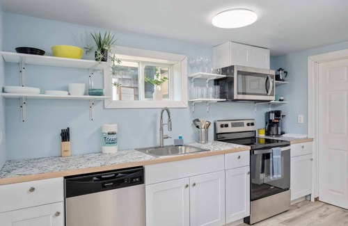 Rockaway Beach Condo | Incredible Central Rockaway Location, *Pet Friendly*, Patio, Walk to Beach and Downtown, Unit 6