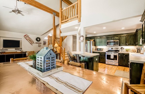 Soda Springs House | Incredible house with loft with furnished patio, fireplace, and grill