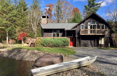 Chichester House | Incredible Lake House with Stunning Mountain Views (swimming lake)