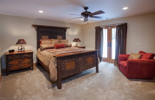 North Egremont Cabin | Incredible Ski Lodge - 7500 Square ft - Log Cabin - Moose Lodge