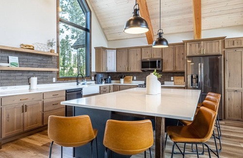 Deadwood Cabin | Incredible Views from this Hilltop Lodge w/5000 Sq. Ft. and 3 Fireplaces!