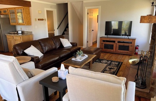 Purgatory Cabin | Incredible Views, Large Deck, Wood Burning Fireplace! Havland Lake 3bed/3bath