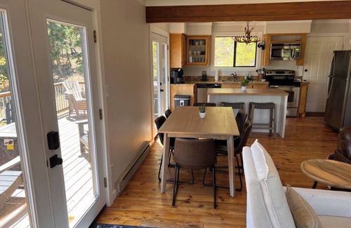 Purgatory Cabin | Incredible Views, Large Deck, Wood Burning Fireplace! Havland Lake 3bed/3bath