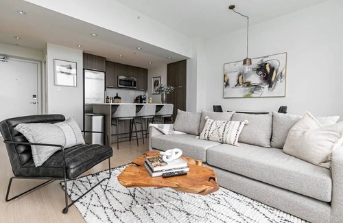 North Park Condo | Incredible Views! Luxe Penthouse Downtown Victoria