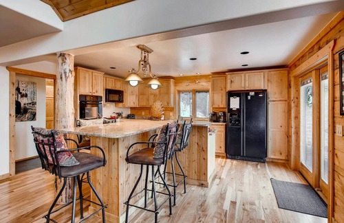 Fairplay Cabin | Incredible Views, Luxury Home w/Hot Tub, Fireplace, Pool Table - The Timbers at Glacier Ridge