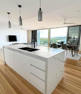 Castle Hill Apartment | Incredible Views, Open Spaces, Luxury Escapes Townsville Villa