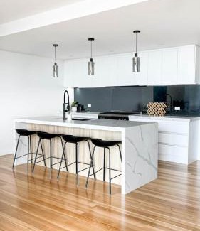Castle Hill Apartment | Incredible Views, Open Spaces, Luxury Escapes Townsville Villa