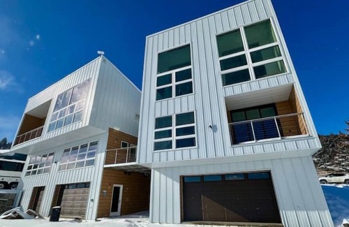 Homer House | Incredible views right in town for big groups, twin brand new houses
