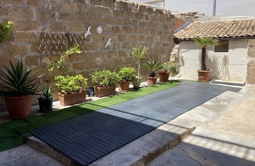 Portopalo di Capo Passero House | Independent house with large veranda