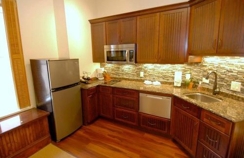 Downtown Hotel | Independence Square 210, Beautiful Studio with Kitchenette, Great Location in Downtown Aspen