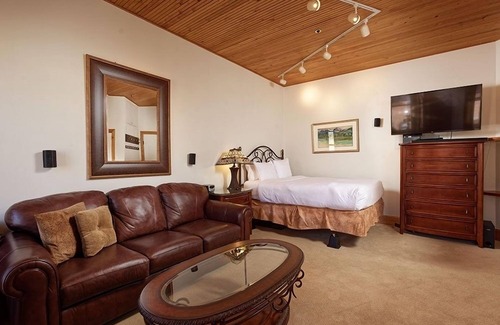 Downtown Hotel | Independence Square Unit 306 | Hotel Room with Large Sitting Area & Wet Bar