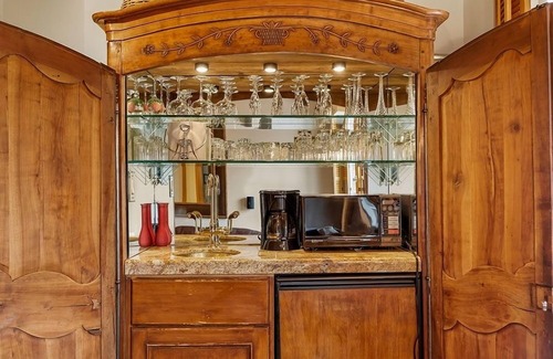 Downtown Hotel | Independence Square Unit 306 | Hotel Room with Large Sitting Area & Wet Bar