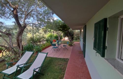 Cisano sul Neva House | Independent apartment with a fabulous patio - Casa Penny