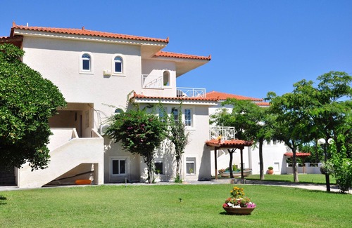 Velon Condo | Independent Condo With Stunning View To The Corinthian Bay & Mountains.