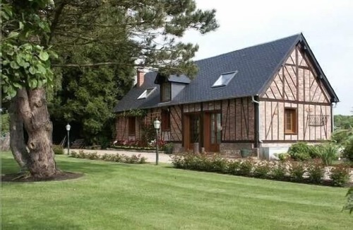 Le Thuit-de-l'Oison House | INDEPENDENT HOUSE 'hydrangeas' more than 50 varieties of hydrangeas