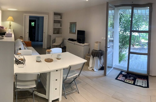 Hyeres Apartment | Independent on the ground floor apartment close to the center of Hyères