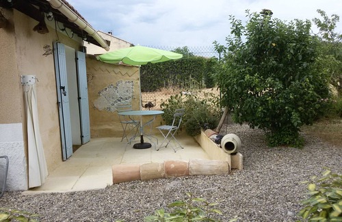 Carpentras House | Independent studio in the middle of a large garden with private terrace