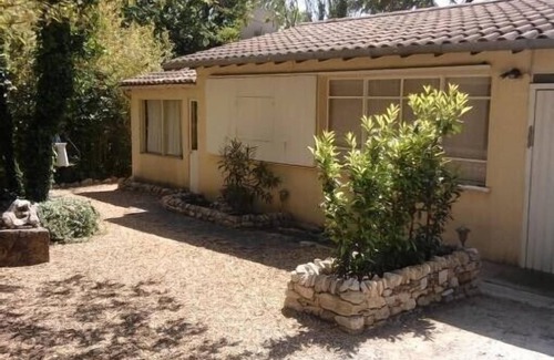 Velleron Cottage | Independent studio maisonette
