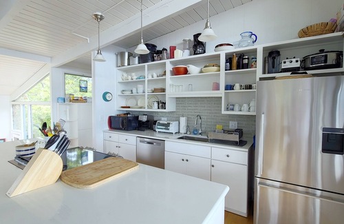 Indian Neck Heights House | Indian Neck 5BD Waterfront-A/C, Stairs to Bay Beach, Tennis, Amazing Sunset & Water Views