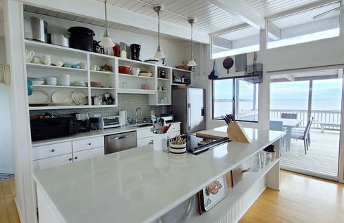 Indian Neck Heights House | Indian Neck 5BD Waterfront-A/C, Stairs to Bay Beach, Tennis, Amazing Sunset & Water Views