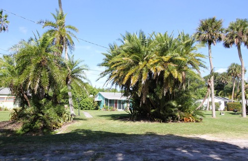 St. Lucie Village Cottage | Indian River lagoon Fishing Cottage 2 miles from the Atlantic Ocean w/250 dock