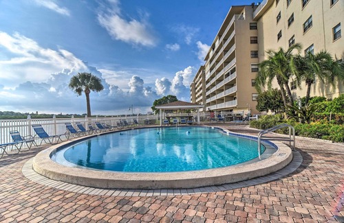Indian Shores Condo | Indian Shores Condo w/Dock & Beach Access!