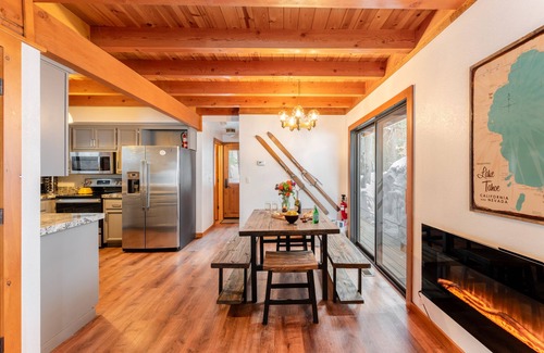 McKinney Estates Cabin | Indigo Owl by AvantStay | Cabin w/Firepit | Minutes to Lake & Slopes