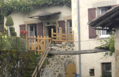 Sainte-Colombe House | Indiv character house in a quiet farmhouse above ground pool