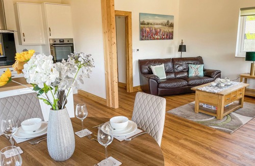 Pattiswick Cottage | Indulge and delight at this wonderful lodge, with your own private hot tub.