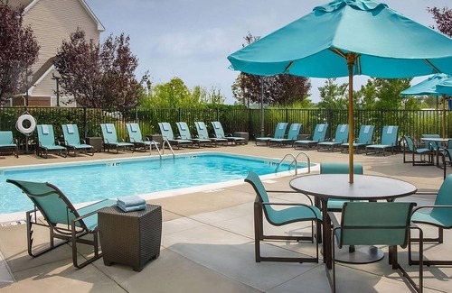 Charleston Hotel | Indulge in Home-Like Comfort! Pet-Friendly, Close to East End Historic District