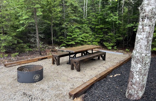 New Ross Cottage | Indulge in luxurious bliss : private Hot Tub, kayaking. So much more