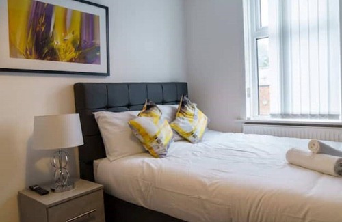 Bolton House | Industrial Lodge Bolton by Prime Stay